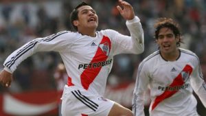 ثنائيات قوية.. نجوم وأساطير لعبوا معا في فريق واحد